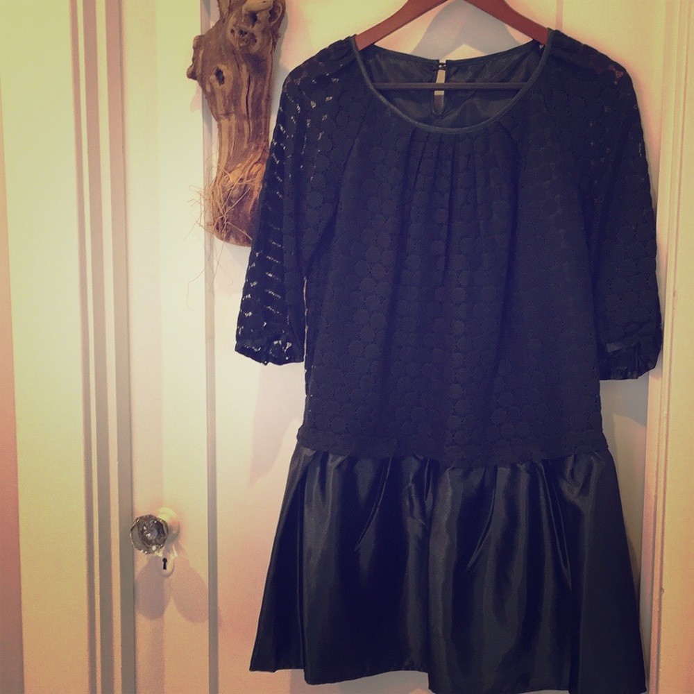Green tiered dress with lace fabric